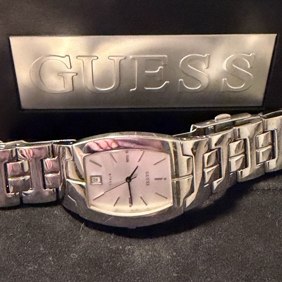 Guess Unisex Stainless Steele Dress Watch. - Picture 2 of 7